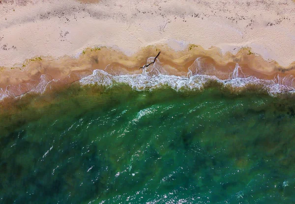 Yaz Sahneleri Deniz Kumsal Havadan Çekiliyor — Stok fotoğraf
