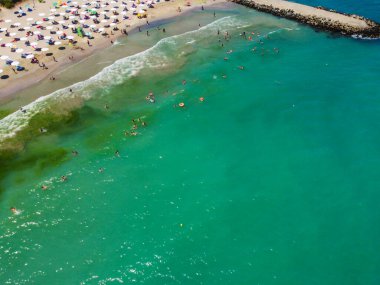 Denizde yüzücüler, drone atışları