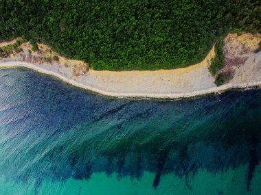 Yaz sahneleri, deniz ve kumsal havadan çekiliyor.