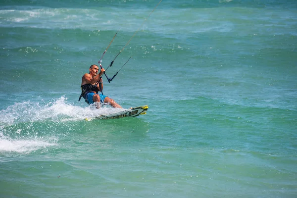 Pomorie Burgas Bulgária 2020 Kite Surfista Monta Ondas Pomorie Dos — Fotografia de Stock