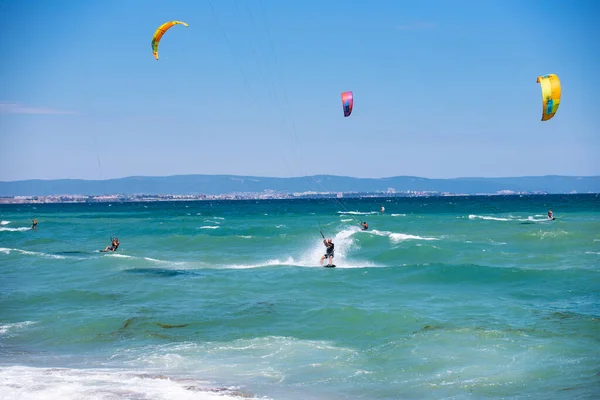 Pomorie Burgas Bulgaria 2020 Surfista Kitesurf Olas Pomorie Uno Los — Foto de Stock