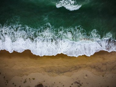 Yaz sahneleri, deniz ve kumsal havadan çekiliyor.