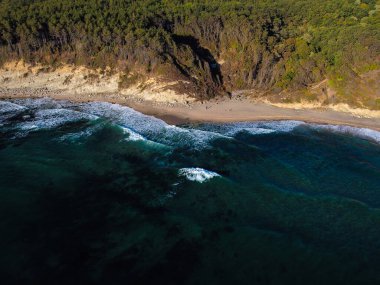 Yaz sahneleri, deniz ve kumsal havadan çekiliyor.