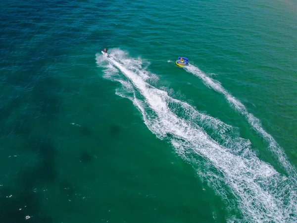 Suda eğlenmek, havadan ateş etmek
