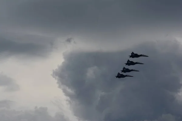 Vliegtuig Hemel Wolken Grijs Wit Vier Landschap Vlucht — Stockfoto