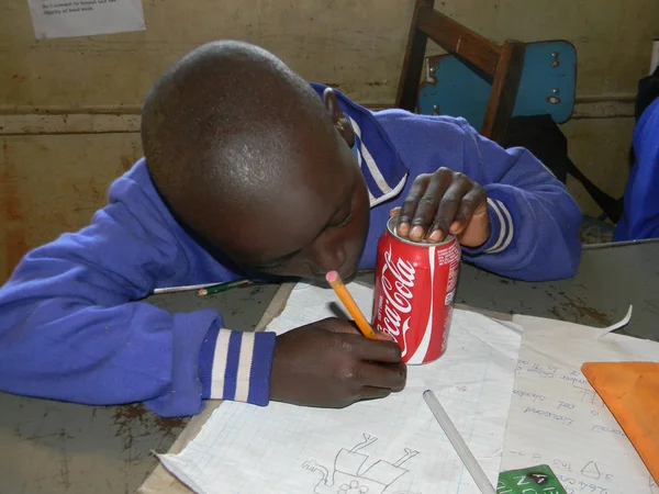 Harare Zimbabwe April 2016 School Boy Using Cocacola Cane Base — Stockfoto