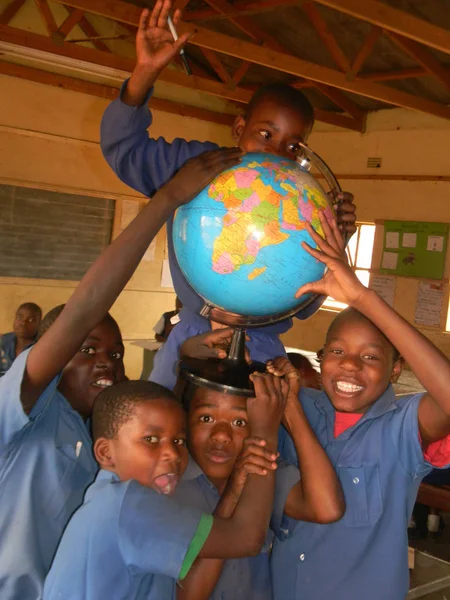 Norton Zimbabwe Septiembre 2015 Grupo Escolares Primaria Posando Con Mapa — Foto de Stock