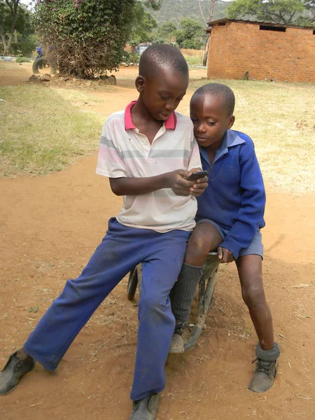 Chibero Zimbabwe May 2016 Two Schoolboys Sharing Browsing Cell Phone — стоковое фото