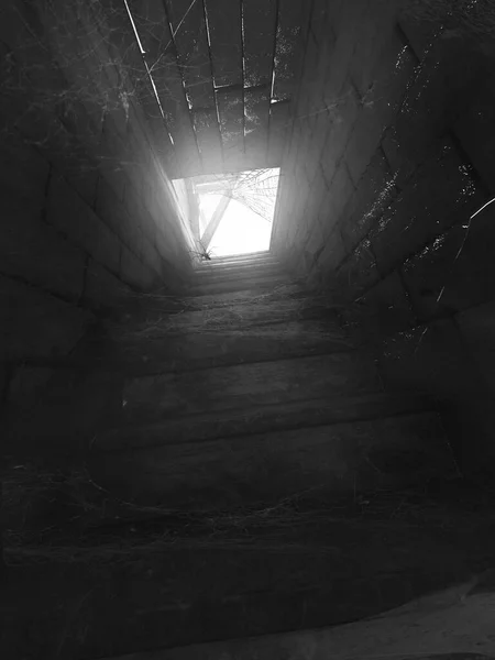 Готична Сцена Старими Сходами Вкритими Павутиннями — стокове фото