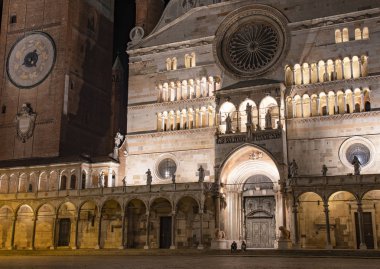 Plaza katedralin Kulesi gece, Cremona ile