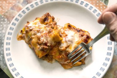 Bolognese geleneksel lazanya