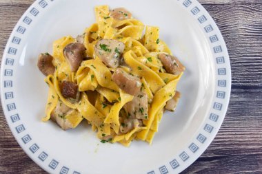 Pappardelle'i Porcini mantar ile
