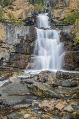 Jasper Ulusal Park.Alberta.Canada dolaştırmak Creek şelaleler