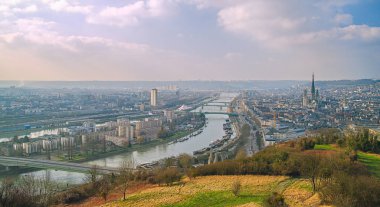 Kışın panoramik Rouen ve Seine Nehri. Normandy. Fransa
