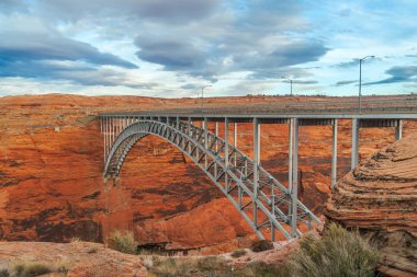 Glen Canyon Barajı çelik köprü. Sayfa. Arizona. ABD