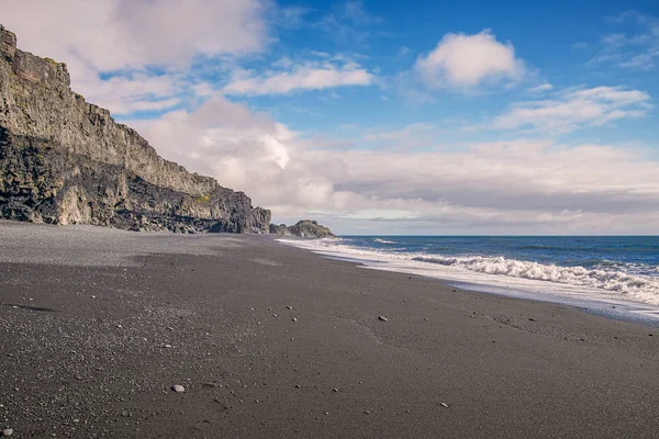 Вид Черный Песчаный Пляж Рейяра Солнечный День Вик Южная Исландия — стоковое фото