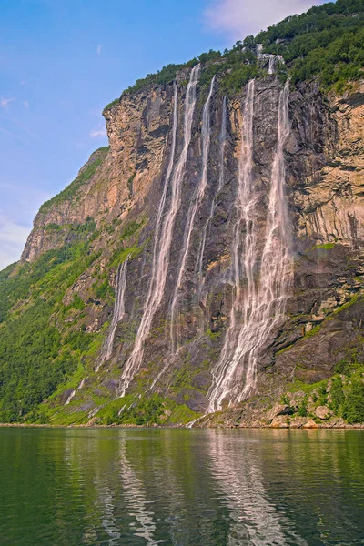 View of the beautiful Seven Sisters Waterfall from the Geiranger — Stock Photo, Image
