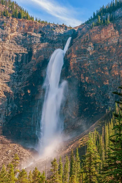 View of Takakkaw Falls in Yoho National Park.British Columbia.Ca — Stock Photo, Image