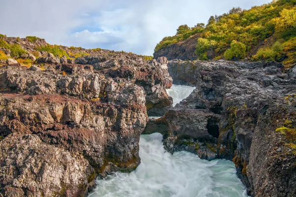 Bagian dari air terjun Barnafoss di sungai Hvita.Iceland — Stok Foto