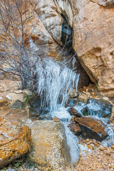 Frozen Lost Creek Canyon Waterfall.Red Rock Canyon National Cons — Stock Photo, Image
