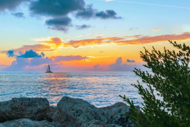 Fort Zachary Taylor Eyalet Parkında günbatımı. Key West.