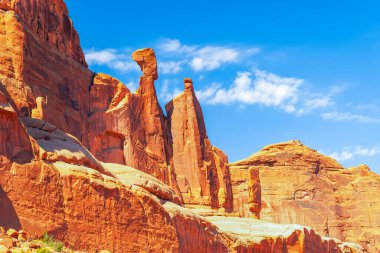 Queen Nefertiti Rock Park Avenue bölümünde. Ünlü klasik simge. Arches Ulusal Parkı. Moab. Utah. ABD