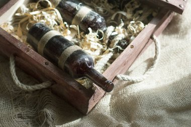 Eski şişe şarap ahşap tıraş