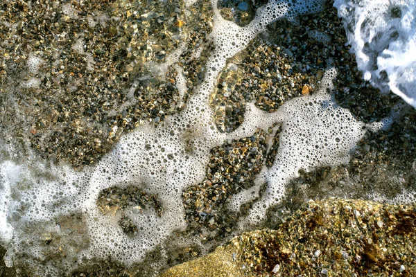 Seafoam op het zand als achtergrond — Stockfoto