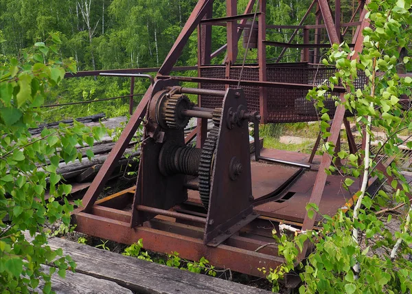 Closing mechanism of old dam, last century — Stock Photo, Image
