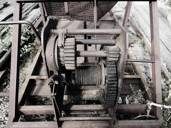 Cogwheels of old dam closing mechanism, last century — Stock Photo, Image