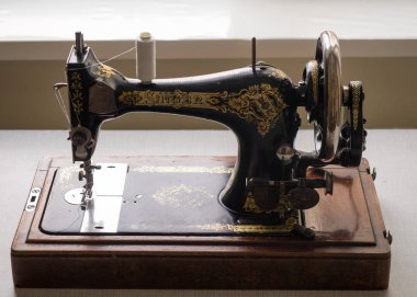 Singer dikiş makinesi, seçici odak ilk el