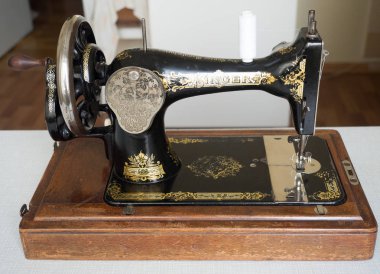 Singer dikiş makinesi, seçici odak ilk el