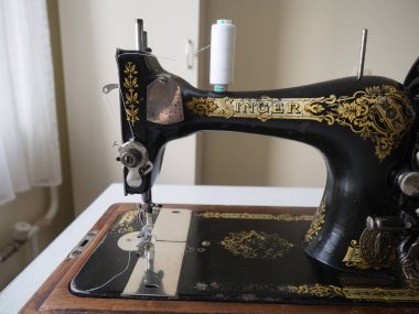 Singer dikiş makinesi, seçici odak ilk el