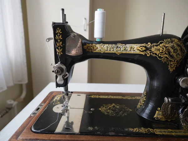 Singer dikiş makinesi, seçici odak ilk el