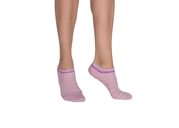 Pies femeninos en calcetines cortos de color. Piel bronceada, de cerca, aislada en blanco —  Fotos de Stock
