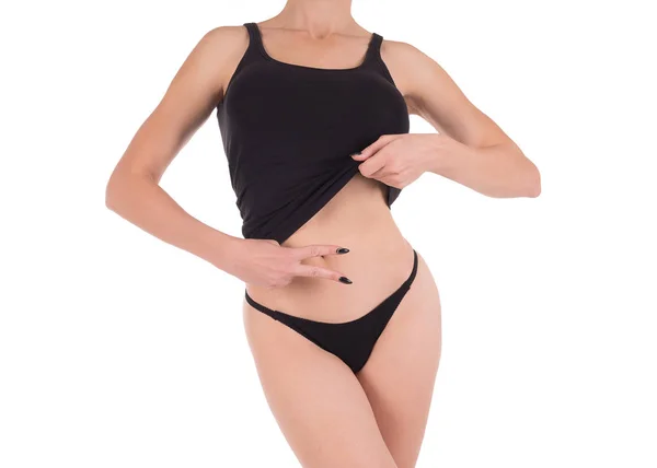 Γυναικών περικοπεί κατάλληλο σώμα σε μαύρο φανελάκι και κιλότες, απομονώνονται σε λευκό. — Φωτογραφία Αρχείου