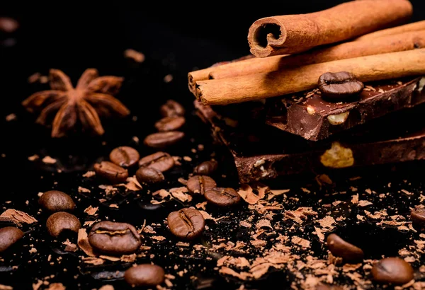 Chocolate Granos Café Especias Sobre Fondo Negro — Foto de Stock