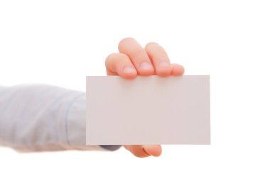 Bir boş kartvizit, üzerinde beyaz izole gösterilen çocuğun el