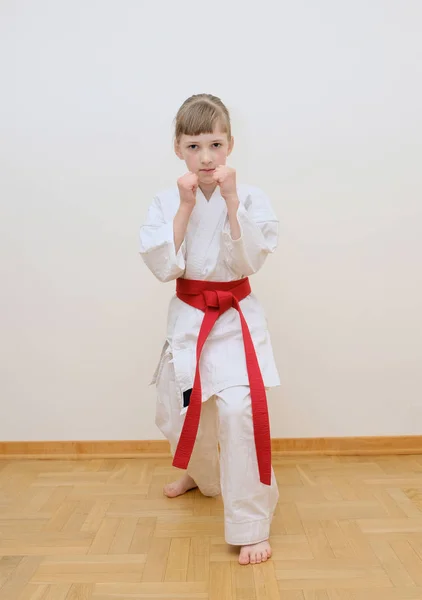 Entrenamiento Karate Para Niños —  Fotos de Stock