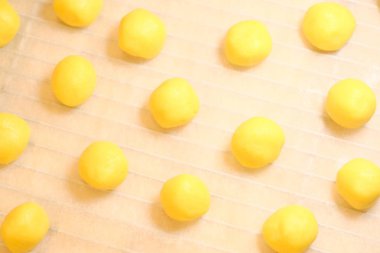 Bir parşömen üzerine çok sayıda ham sitrik tanımlama bilgisi