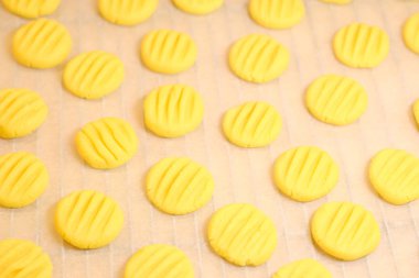 Bir parşömen üzerine çok sayıda ham sitrik tanımlama bilgisi