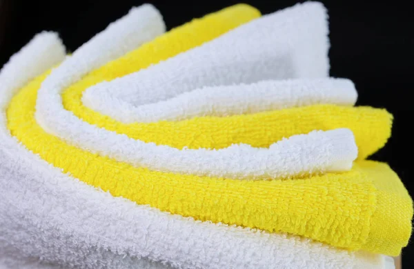 Katoenen Handdoeken Zwarte Achtergrond — Stockfoto