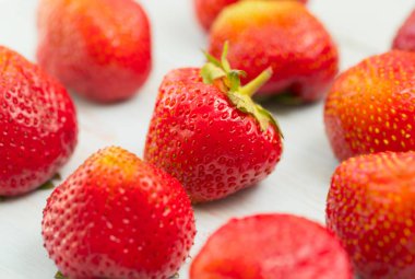 Taze olgun çilek, closeup vurdu