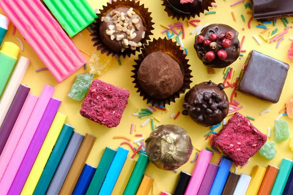 Composition of colored pencils and beautiful sweets — Stock Photo, Image