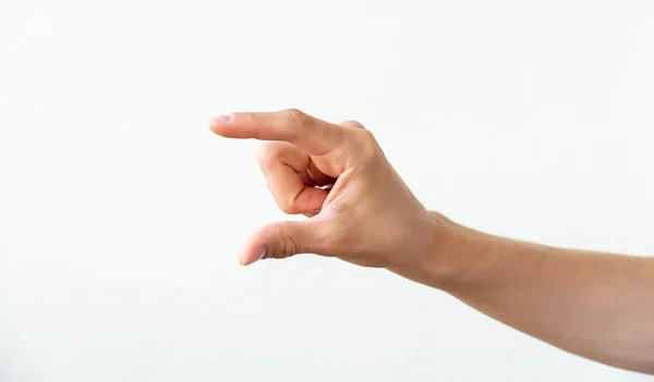 La mano femenina muestra cierta distancia / tamaño — Foto de Stock