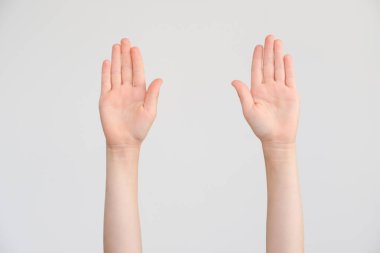 İki açık çocuğun handbreadths 