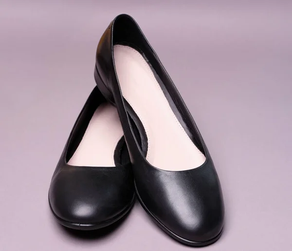 Балетные туфли из чёрной кожи — стоковое фото