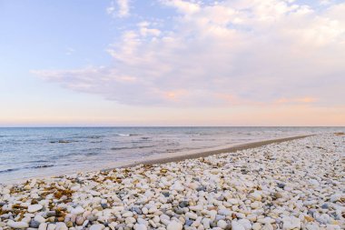 Akdeniz kıyısında günbatımı