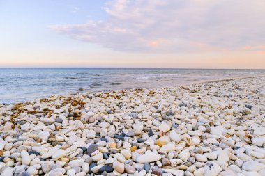 Akdeniz kıyısında günbatımı