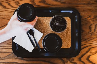 İki kağıt kahve kaldı